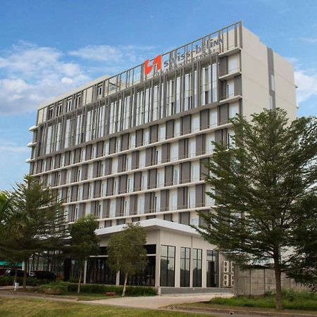 Swiss-Belinn Cikarang Exterior foto